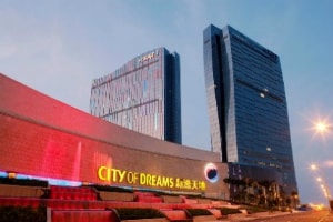 Qiuming Qin Claims Legendary Red Dragon Trophy at 27th Macau Poker Cup