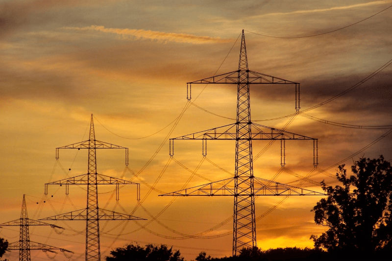 Business Magnates Sheldon Adelson, Warren Buffett Clash Over Nevada Electricity Monopoly Ballot Question